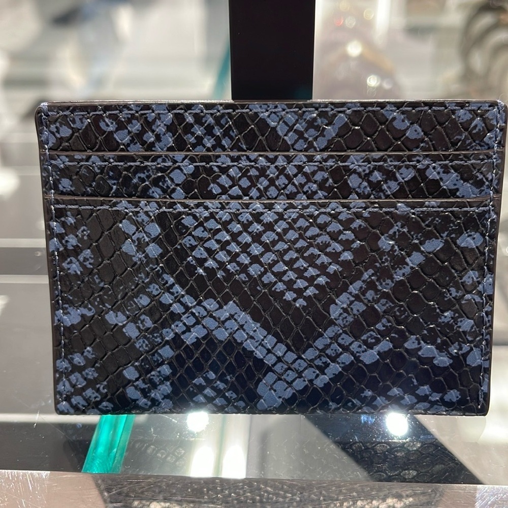 MICHAEL KORS
Reed Large Snakeskin Python Pattern Card Holder Case
Denim
NWT - Picture 2 of 16